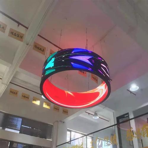 商場(chǎng)柔性懸掛高清全彩環(huán)形屏 LED異形顯示屏的市場(chǎng)新寵
